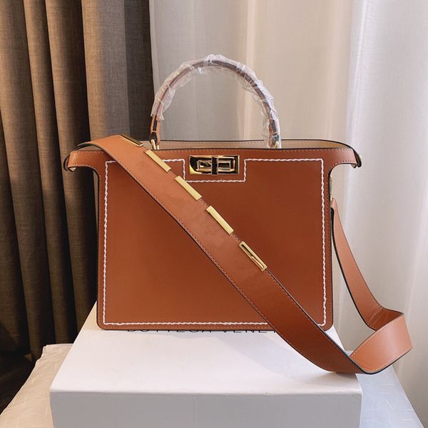 2021 new single handle tote bag luxury design retro style large capacity handbag metal letter decoration rectangular messenger bag
2021 new single handle tote bag luxury design retro style large capacity handbag metal letter decoration rectangular messenger bag