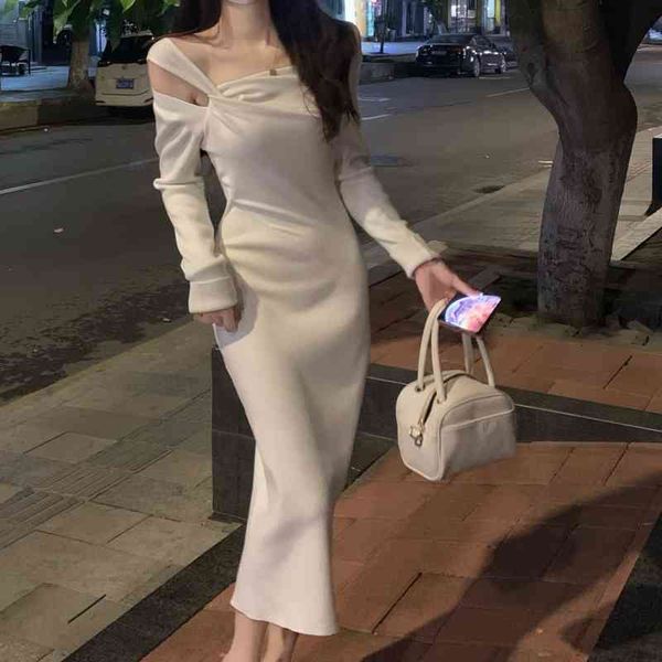 elegant dress spring autumn ins solid gentle inclined collar hollow out high waist bag hip long female dresses, Black;gray
elegant dress spring autumn ins solid gentle inclined collar hollow out high waist bag hip long female dresses, Black;gray