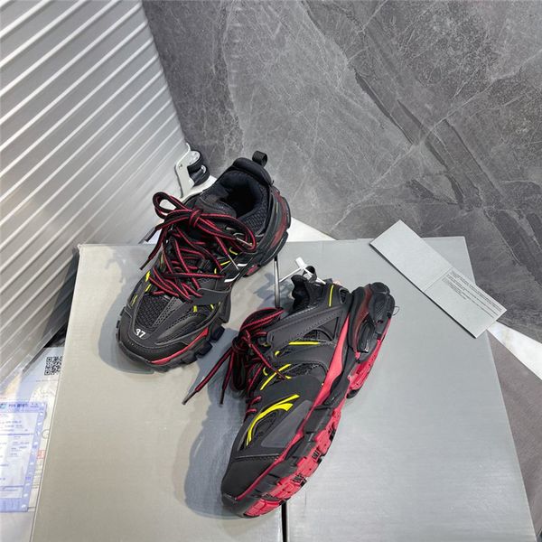 7a designer luxury track glow casual shoes tess.s.gomma truck trainer sneaker lace up black red trainers shoe sneakers with box
7a designer luxury track glow casual shoes tess.s.gomma truck trainer sneaker lace up black red trainers shoe sneakers with box
