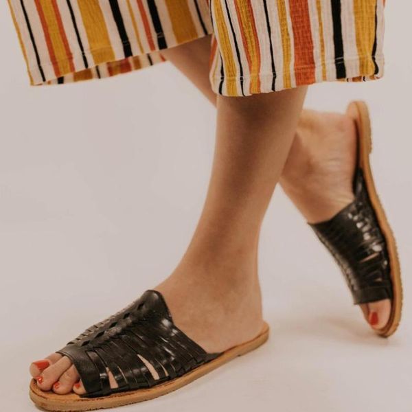 slippers retro concise flat with slides women summer narrow band solid outside shallow casual slip-on ladies shoes, Black
slippers retro concise flat with slides women summer narrow band solid outside shallow casual slip-on ladies shoes, Black