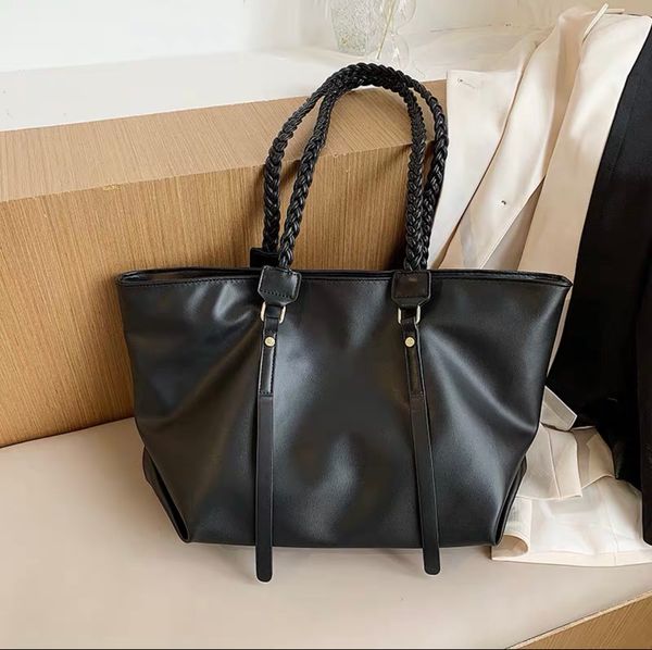 fashionable weaving handbag 2021 one-shoulder underarm joker tote with large capacity
fashionable weaving handbag 2021 one-shoulder underarm joker tote with large capacity