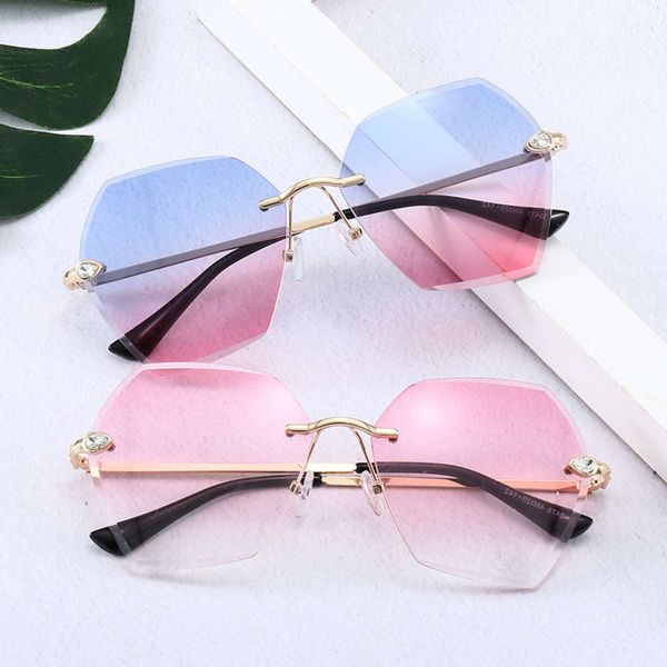 sunglasses metal frameless trend glasses cut edge polygonal women's sunglasses, White;black
sunglasses metal frameless trend glasses cut edge polygonal women's sunglasses, White;black