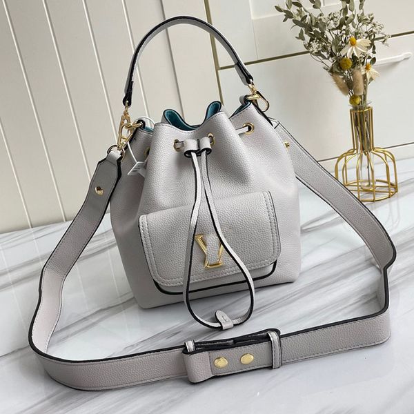 mini bucket bag classic woman luxury fashion handbag brand purse m57689 shoulder crossbody drawstring bags size:23*23*16cm
mini bucket bag classic woman luxury fashion handbag brand purse m57689 shoulder crossbody drawstring bags size:23*23*16cm