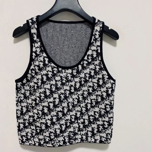 t-shirt ladies tank brand cotton full letter camisole vest short sleeve black navel tight, White
t-shirt ladies tank brand cotton full letter camisole vest short sleeve black navel tight, White