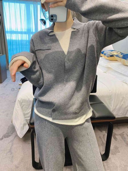 1336 holiday star holiday suit wool v-neck + knitted wide leg pants women's two-piece set, White
1336 holiday star holiday suit wool v-neck + knitted wide leg pants women's two-piece set, White