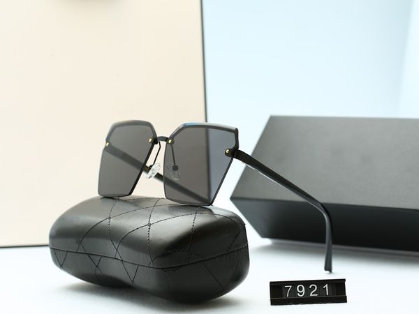 2021 quality fashion sunglasses brand oversized square sun glasses frame polarized women sunglasses mens designers sunglasses driving 7921, White;black
2021 quality fashion sunglasses brand oversized square sun glasses frame polarized women sunglasses mens designers sunglasses driving 7921, White;black