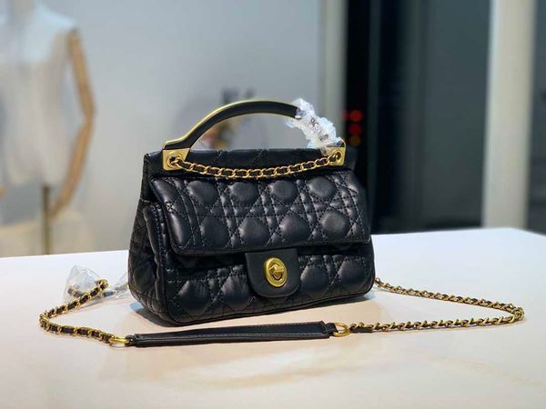 classic flower fashion bag retro high-quality leather quilted geometric series wild street shooting solid color letters luxury classic desig
classic flower fashion bag retro high-quality leather quilted geometric series wild street shooting solid color letters luxury classic desig