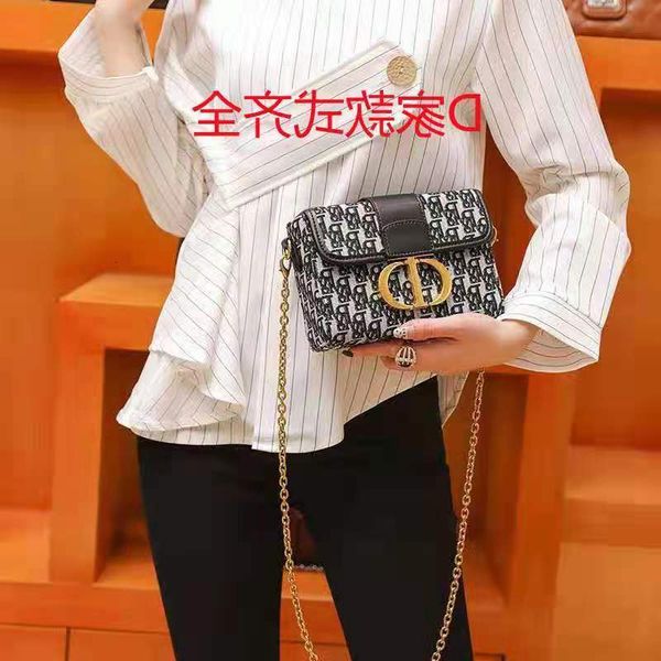 embroidery d montaigne family's new chain small square 2021 canvas tide broadband one shoulder messenger bag
embroidery d montaigne family's new chain small square 2021 canvas tide broadband one shoulder messenger bag