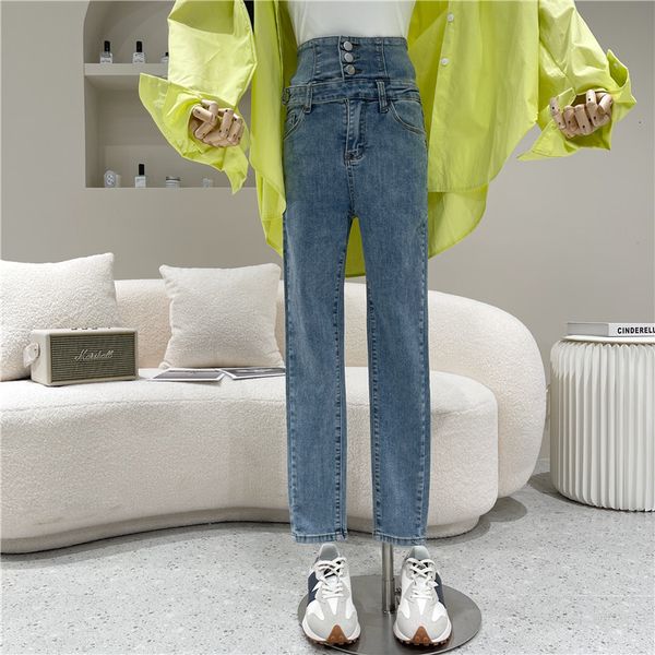 female spring 2021 niche design single blue light breasted waistband jeans high waist fine fit short pants
female spring 2021 niche design single blue light breasted waistband jeans high waist fine fit short pants