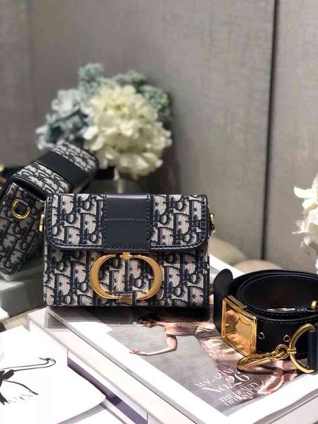 fashion family new box d montaigne bag single shoulder portable slant span small bag fashion style women's bag
fashion family new box d montaigne bag single shoulder portable slant span small bag fashion style women's bag
