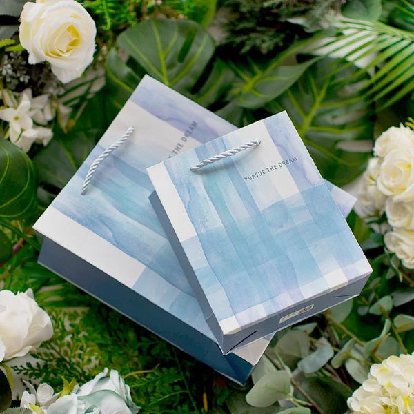 12pcs/lot watercolor leaf gift bag birthday holiday paper clothing large capacity business packaging wrap
12pcs/lot watercolor leaf gift bag birthday holiday paper clothing large capacity business packaging wrap
