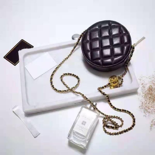 high-end luxury design of the round bag leather gold chain handbag, shoulder and anticline evening bags
high-end luxury design of the round bag leather gold chain handbag, shoulder and anticline evening bags