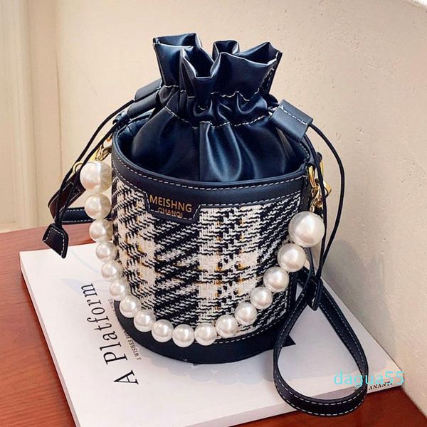 shoulder bags niche design small bag female fashion all-match autumn and winter one-shoulder messenger pearl chain bucket 2022
shoulder bags niche design small bag female fashion all-match autumn and winter one-shoulder messenger pearl chain bucket 2022