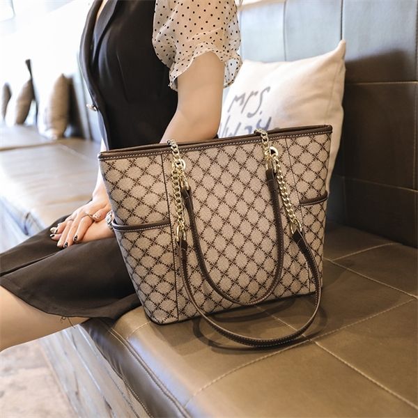 purse leather tote women's new versatile hand atmospheric one shoulder messenger bag large capacity bag
purse leather tote women's new versatile hand atmospheric one shoulder messenger bag large capacity bag