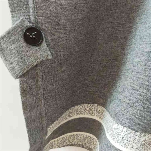 design clothing in autumn and winter 2021, the new wears loose hooded shawl on both sides, Black
design clothing in autumn and winter 2021, the new wears loose hooded shawl on both sides, Black