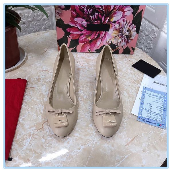 luxury designer women slippers pretty sandals with 6.5cm high heels female leisure shoe womens slippers popular genuine leather shoes size 3, Black
luxury designer women slippers pretty sandals with 6.5cm high heels female leisure shoe womens slippers popular genuine leather shoes size 3, Black