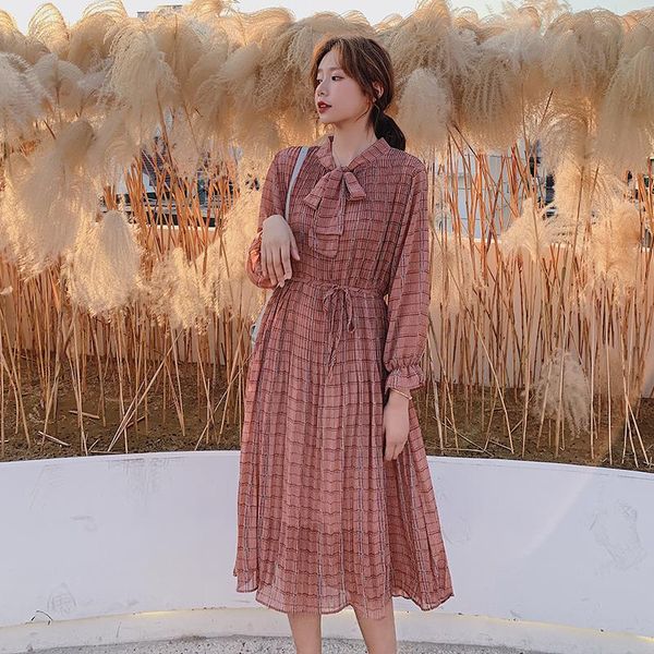 casual dresses elegant v-neck floral printed women dress flare sleeve a-line female chiffon 2021 vintage midi vestidos, Black;gray
casual dresses elegant v-neck floral printed women dress flare sleeve a-line female chiffon 2021 vintage midi vestidos, Black;gray