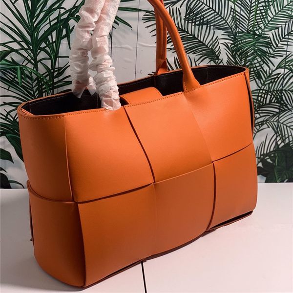 star same style leather knitting large capacity hand-held tote bag mother and son single shoulderhand handbags cowhide underarm shopping 60
star same style leather knitting large capacity hand-held tote bag mother and son single shoulderhand handbags cowhide underarm shopping 60