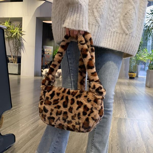 winter 004 fashion shoulder bag female leopard chain large plush handbag messenger soft warm fur totes
winter 004 fashion shoulder bag female leopard chain large plush handbag messenger soft warm fur totes