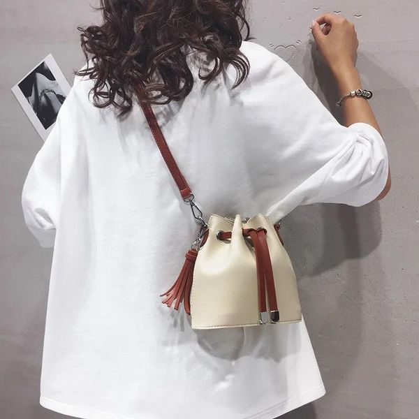 shoulder bags vintage fashion fringe bucket bag 2021 women crossbody pu leather women's handbags purses
shoulder bags vintage fashion fringe bucket bag 2021 women crossbody pu leather women's handbags purses