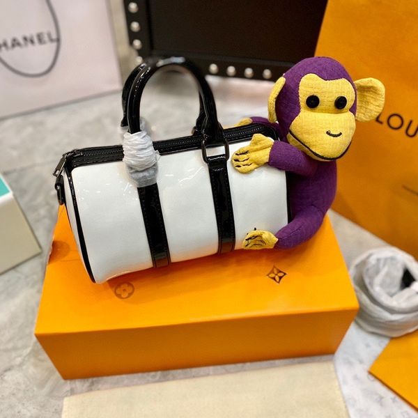 evening bag female 2021 l road home patent leather pillow messenger single shoulder handbag head cover
evening bag female 2021 l road home patent leather pillow messenger single shoulder handbag head cover