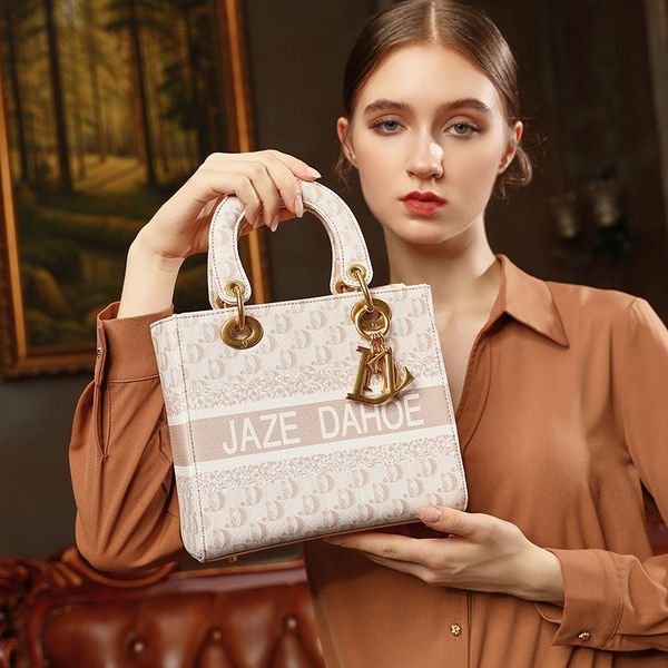 hong kong niche design women's bag 2021 new trend versatile portable single shoulder messenger princess
hong kong niche design women's bag 2021 new trend versatile portable single shoulder messenger princess