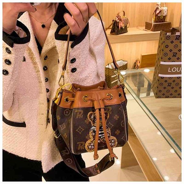 60% clearance sale old flower bucket bag drawstring messenger bag women's shoulder
60% clearance sale old flower bucket bag drawstring messenger bag women's shoulder