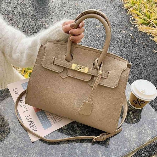 handbagkorean version 2020 new litchi pattern kelly versatile large capacity portable one shoulder messenger bag for womengg bag
handbagkorean version 2020 new litchi pattern kelly versatile large capacity portable one shoulder messenger bag for womengg bag