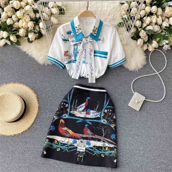 summer europe style retro print suit for women bow turn down-collar short sleeve shirt +high waist a-line skirts two piece set 210519, White
summer europe style retro print suit for women bow turn down-collar short sleeve shirt +high waist a-line skirts two piece set 210519, White