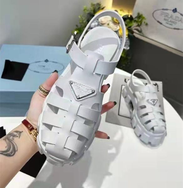 2022 latest designer foam rubber sandals monolith soles black white hollow shoes comfortable cute mary jane granny shoes size 35-41 with box
2022 latest designer foam rubber sandals monolith soles black white hollow shoes comfortable cute mary jane granny shoes size 35-41 with box