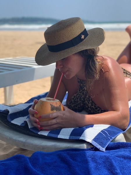 2021 colapsible holiday beach haute qualité chapeau sun hat womens large grim hats marée 2 couleurs fisherman chapeaux livraison gratuite, Blue;gray
2021 colapsible holiday beach haute qualité chapeau sun hat womens large grim hats marée 2 couleurs fisherman chapeaux livraison gratuite, Blue;gray