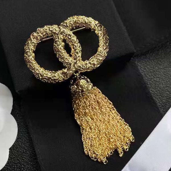 fashion diamond designer brooch famous letter c brooches pin tassel women luxury pins jewelry 02254, Gray
fashion diamond designer brooch famous letter c brooches pin tassel women luxury pins jewelry 02254, Gray