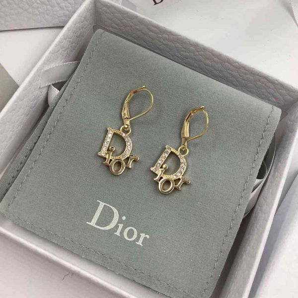 2021 luxury designer jewelry 21 new ear buckle inlaid diamond letters with super beautiful fashion trend earrings, Silver
2021 luxury designer jewelry 21 new ear buckle inlaid diamond letters with super beautiful fashion trend earrings, Silver