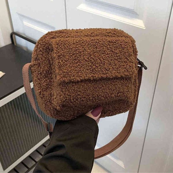 2022 korean plush fabric women's shoulder crossbody bag small fashion lambs wool fluffy fur winter female bag designer handbags y220304
2022 korean plush fabric women's shoulder crossbody bag small fashion lambs wool fluffy fur winter female bag designer handbags y220304