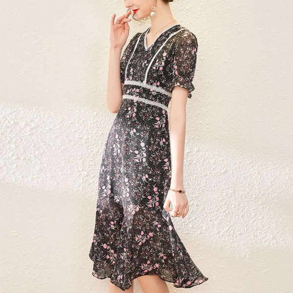 dress dresssummer floral temperament lady style medium length v-neck lace stitching slim fishtail skirt, Black;gray
dress dresssummer floral temperament lady style medium length v-neck lace stitching slim fishtail skirt, Black;gray