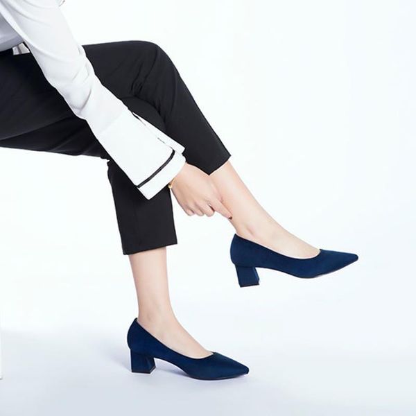 dress shoes champagne blue female sandals pointed lady high heels black with thick wild single women size 33-41
dress shoes champagne blue female sandals pointed lady high heels black with thick wild single women size 33-41