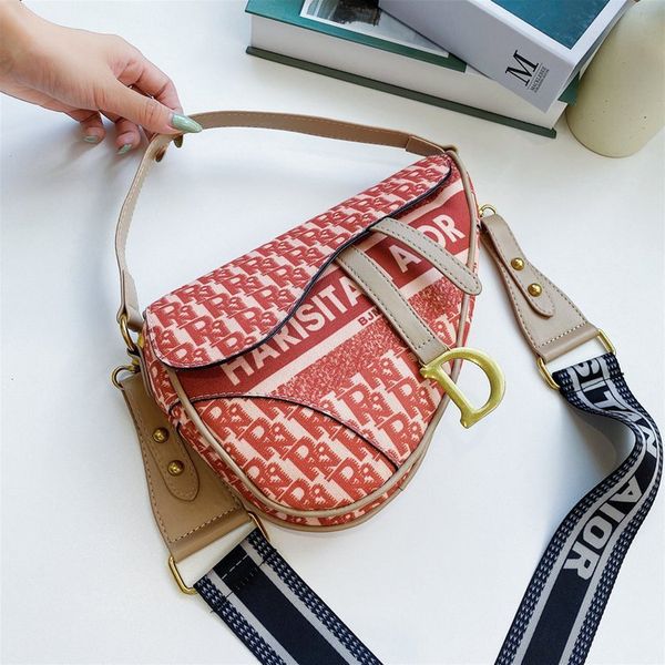 70% factory store armpit female 2021 canvas saddle bag fashion horseshoe bag wide shoulder belt flower satchel
70% factory store armpit female 2021 canvas saddle bag fashion horseshoe bag wide shoulder belt flower satchel