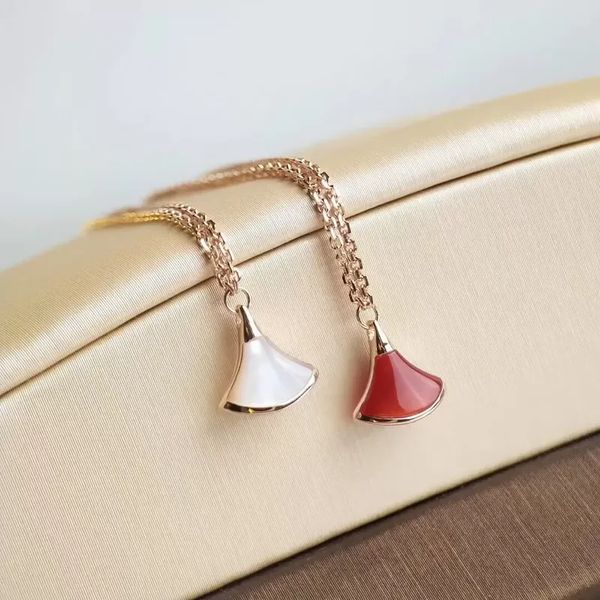 s925 sterling silver bracelet identification small fan-shaped white mother-of-pearl black agate luxury designer temperament female net red d
s925 sterling silver bracelet identification small fan-shaped white mother-of-pearl black agate luxury designer temperament female net red d