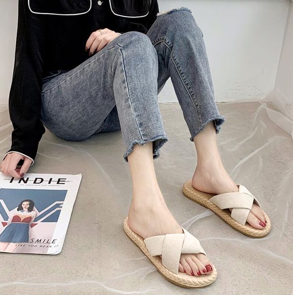slippers for women to wear in summer 2021 korean version of the new beach flat flat sandals, Black
slippers for women to wear in summer 2021 korean version of the new beach flat flat sandals, Black