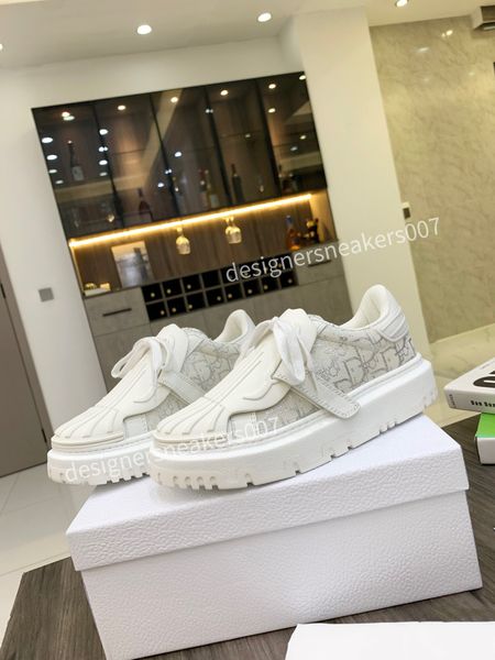 2022 fashion men shoe designer women leather lace up platform oversized sole sneakers white black mens womens luxury velvet suede casual
2022 fashion men shoe designer women leather lace up platform oversized sole sneakers white black mens womens luxury velvet suede casual