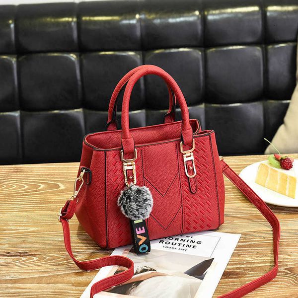hbp non-brand korean style fashionable embroidery line, one shoulder hand-held slanting autumn and winter lady's bag sport.0018
hbp non-brand korean style fashionable embroidery line, one shoulder hand-held slanting autumn and winter lady's bag sport.0018