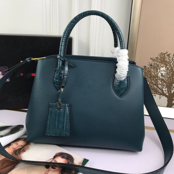 luxurys designers bags women genuine leather small square shoulder casual fashion classic all-match crossbody purse 66153-1
luxurys designers bags women genuine leather small square shoulder casual fashion classic all-match crossbody purse 66153-1