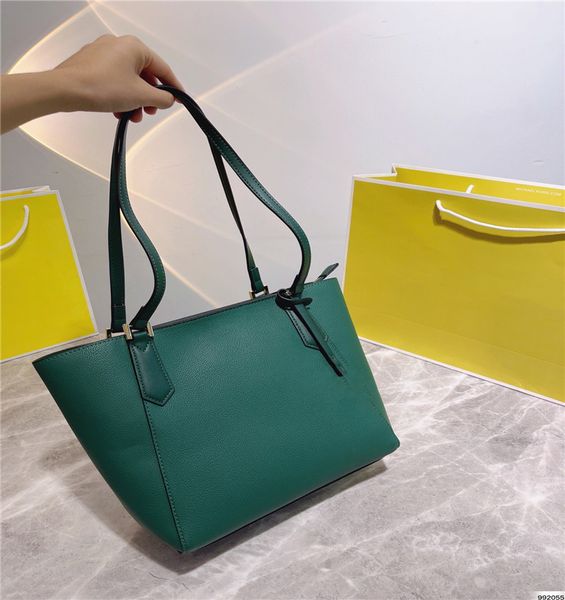 designer leather totes hardware logo choice for simple sense is great size: 24.5 x 23.5 cm
designer leather totes hardware logo choice for simple sense is great size: 24.5 x 23.5 cm