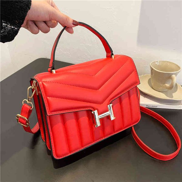 2022 factory outlet small winter fashion single shoulder messenger women's square bag urban simple small fragrance style a4a9
2022 factory outlet small winter fashion single shoulder messenger women's square bag urban simple small fragrance style a4a9