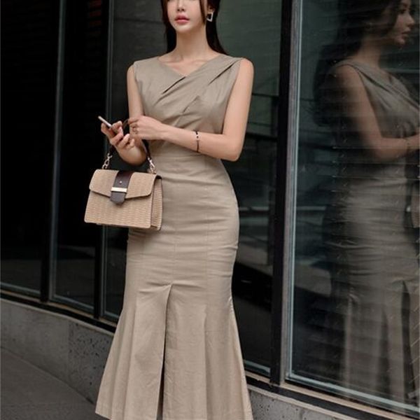 spring and summer korean version of the simple fashion v-neck sleeveless slim split fishtail, Black;gray
spring and summer korean version of the simple fashion v-neck sleeveless slim split fishtail, Black;gray