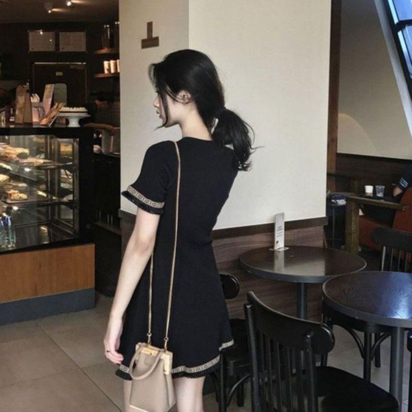 women's t-shirt bottoming black shirt for fall/winter style square collar clavicle scheming design long-sleeved cropped, White
women's t-shirt bottoming black shirt for fall/winter style square collar clavicle scheming design long-sleeved cropped, White