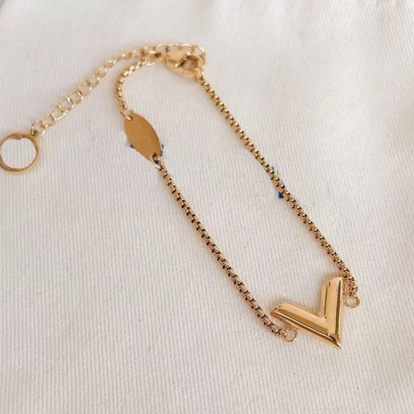 luxury designer necklace pendant fashion jewelry choker charm new titanium steel gold love v lady ring bracelet women wedding gift pendants, Silver
luxury designer necklace pendant fashion jewelry choker charm new titanium steel gold love v lady ring bracelet women wedding gift pendants, Silver