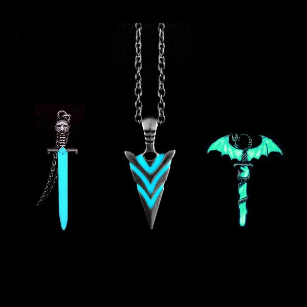 lichtgevende gloeiende pijl hanger ketting knight speer glow in the dark pike voor vrouwen mannen halloween gift, Silver
lichtgevende gloeiende pijl hanger ketting knight speer glow in the dark pike voor vrouwen mannen halloween gift, Silver