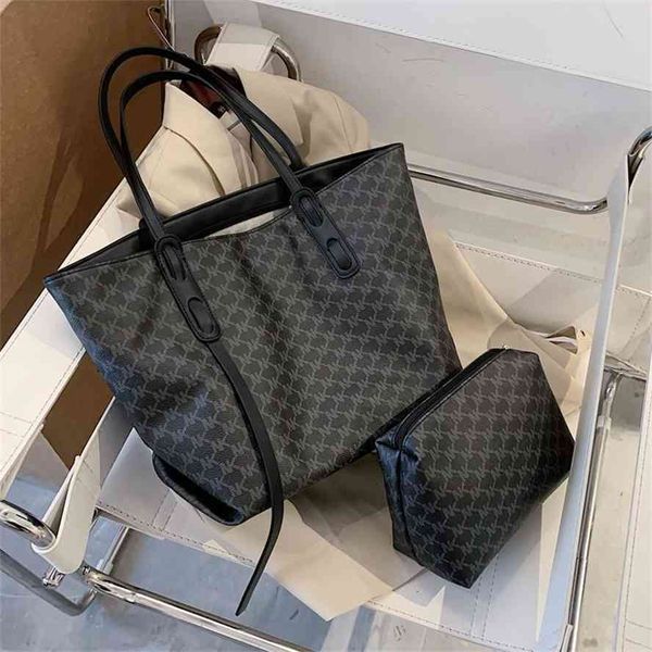 french large capacity women's 2021 new fashion portable one shoulder underarm tote bag
french large capacity women's 2021 new fashion portable one shoulder underarm tote bag