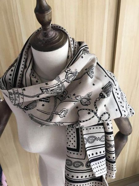 scarves 2021 arrival autumn winter classic paisley 140*140 cm animal scarf 65% cashmere 35% silk wrap for women lady girl, Blue;gray
scarves 2021 arrival autumn winter classic paisley 140*140 cm animal scarf 65% cashmere 35% silk wrap for women lady girl, Blue;gray